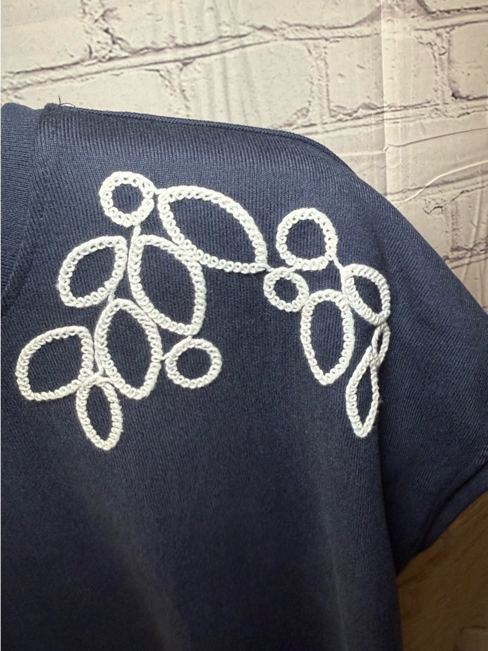 Fred David Navy Tee with White Embroidered Shoulder Leaves - Picture 4 of 9